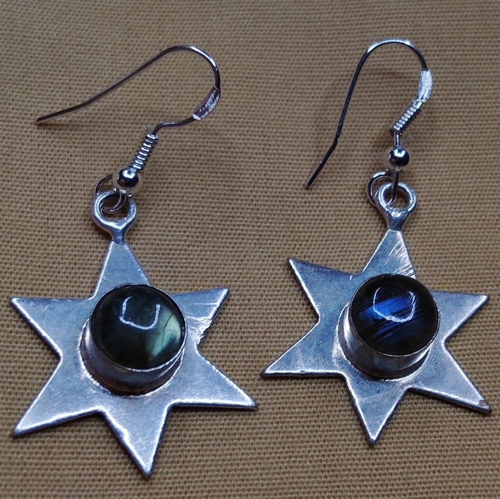 LABRADORITE SILVER STAR, STERLING HYPOALLERGENIC, WIRE EARRINGS.